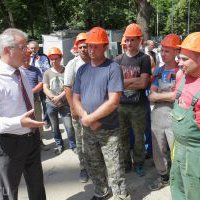Белозерцев приказал усилить контроль за строительством Перинатального центра
